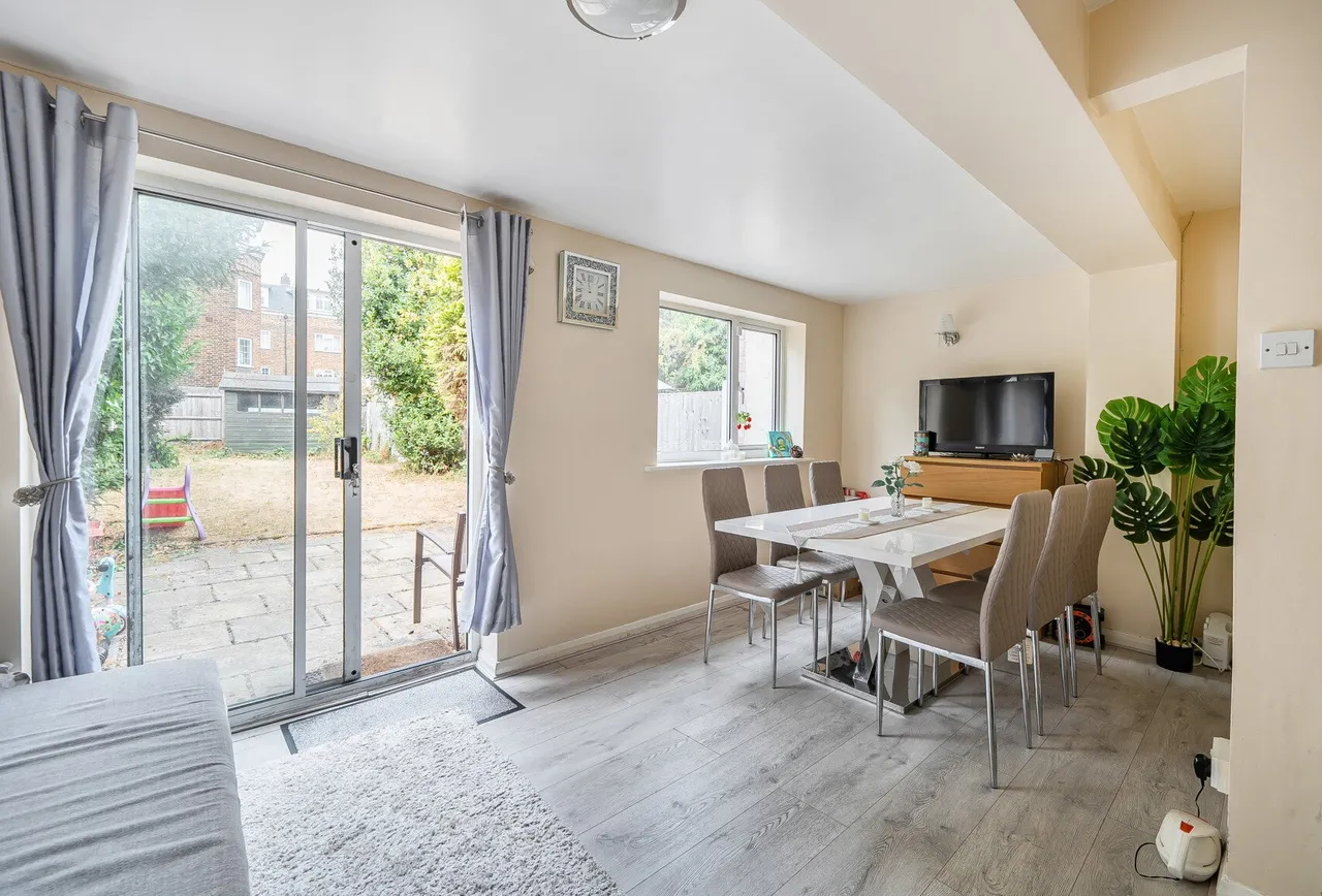The Avenue, Worcester Park, KT4 7ER, photo 4