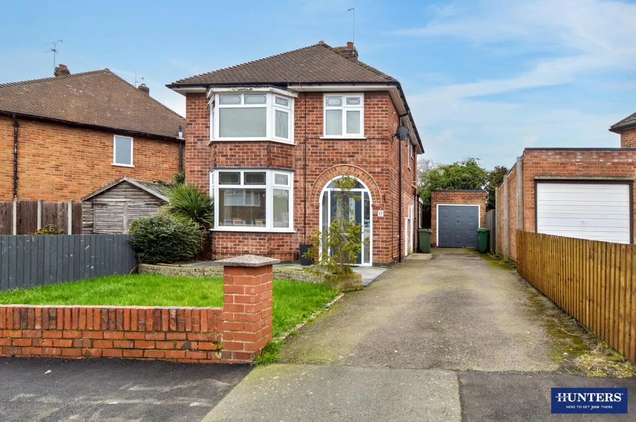3 bed house for sale — Denmead Avenue, Wigston