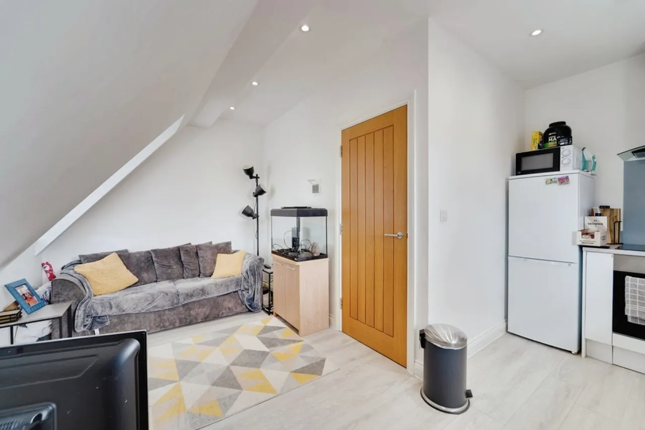 Goldington Avenue, Bedford, photo 10