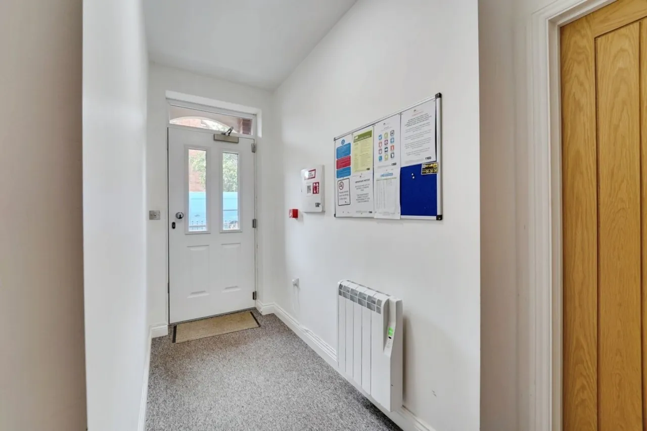 Goldington Avenue, Bedford, photo 4