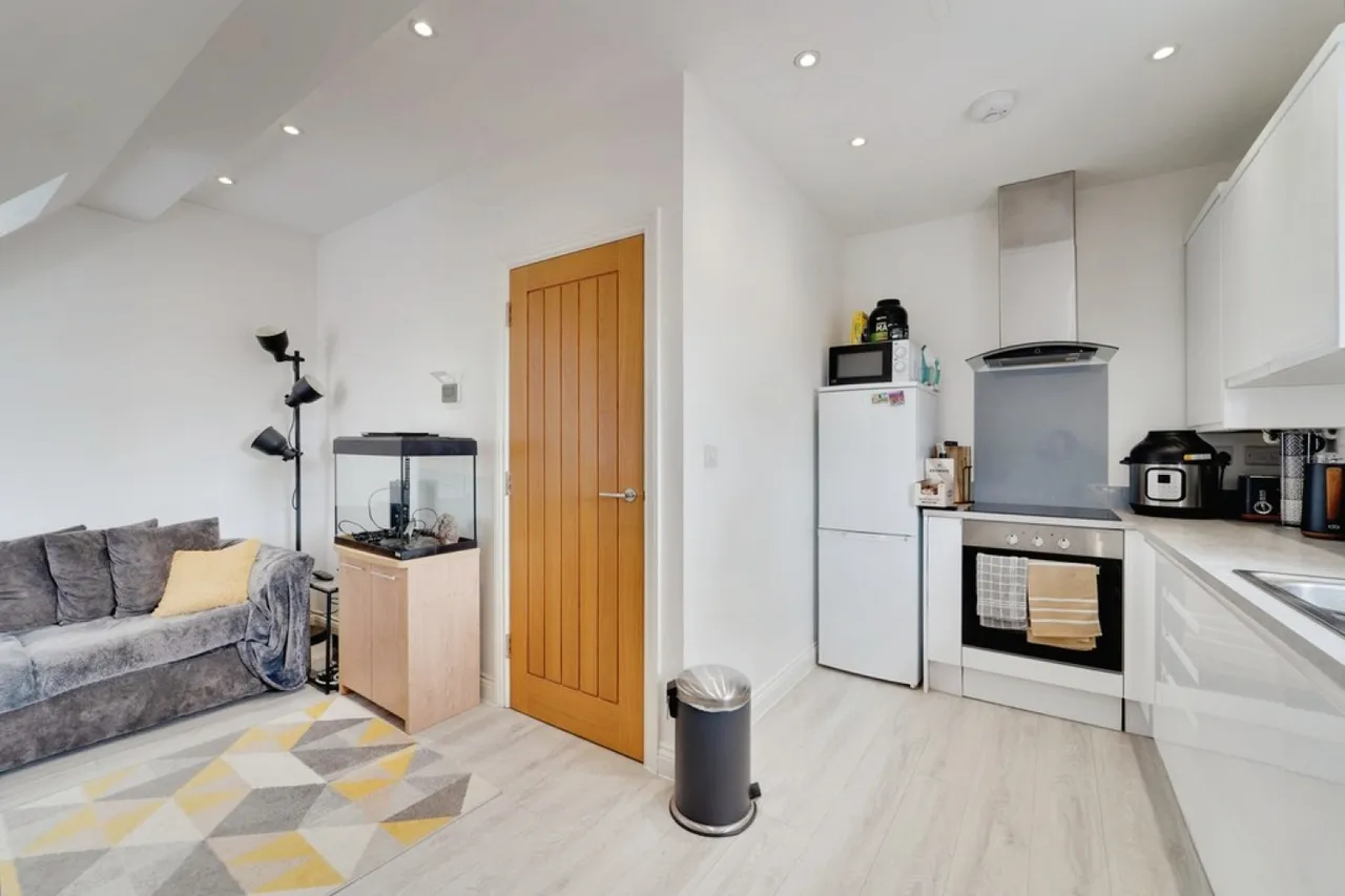 Goldington Avenue, Bedford, photo 8