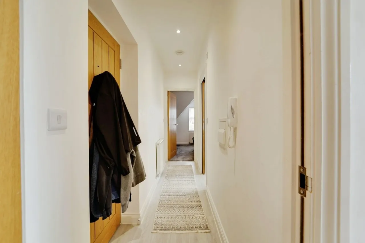 Goldington Avenue, Bedford, photo 6