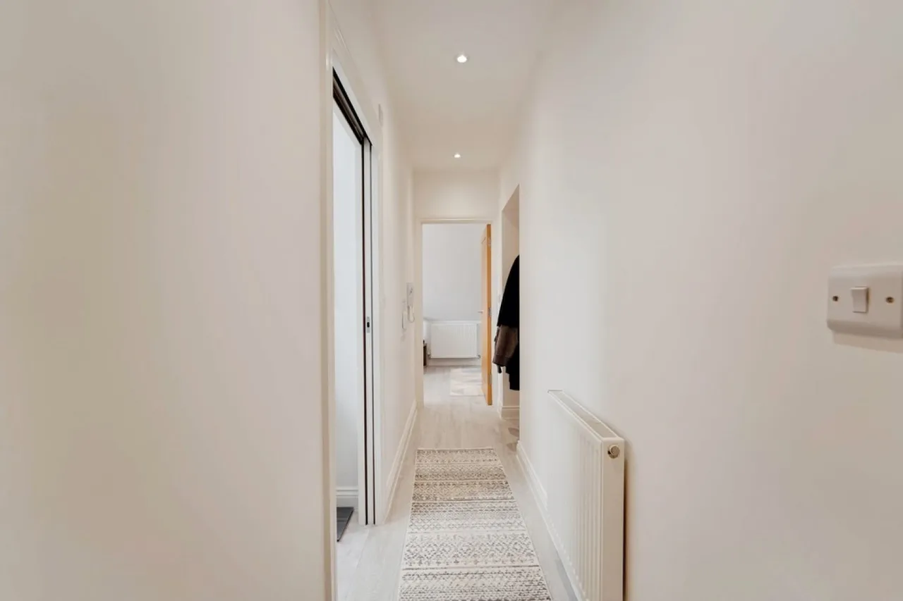 Goldington Avenue, Bedford, photo 5