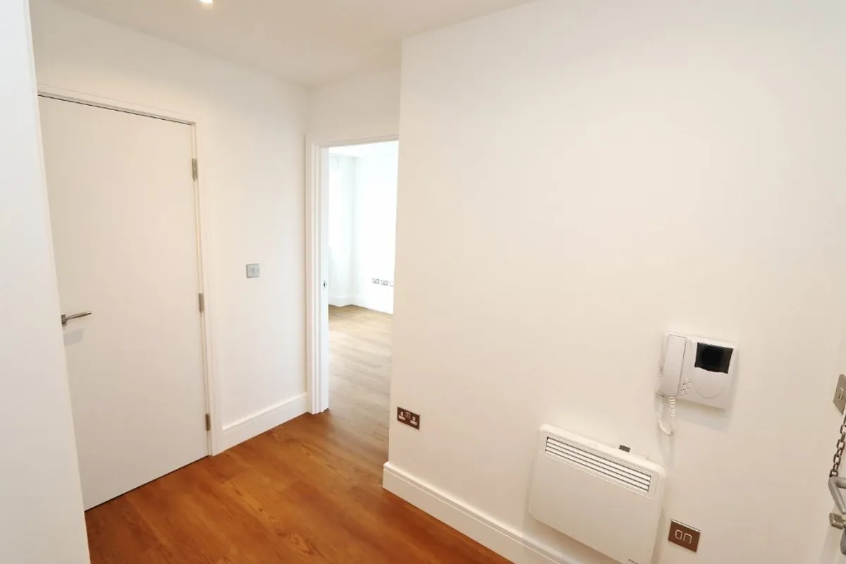 75 London Road, Essex, Romford, RM7 9DG, photo 2