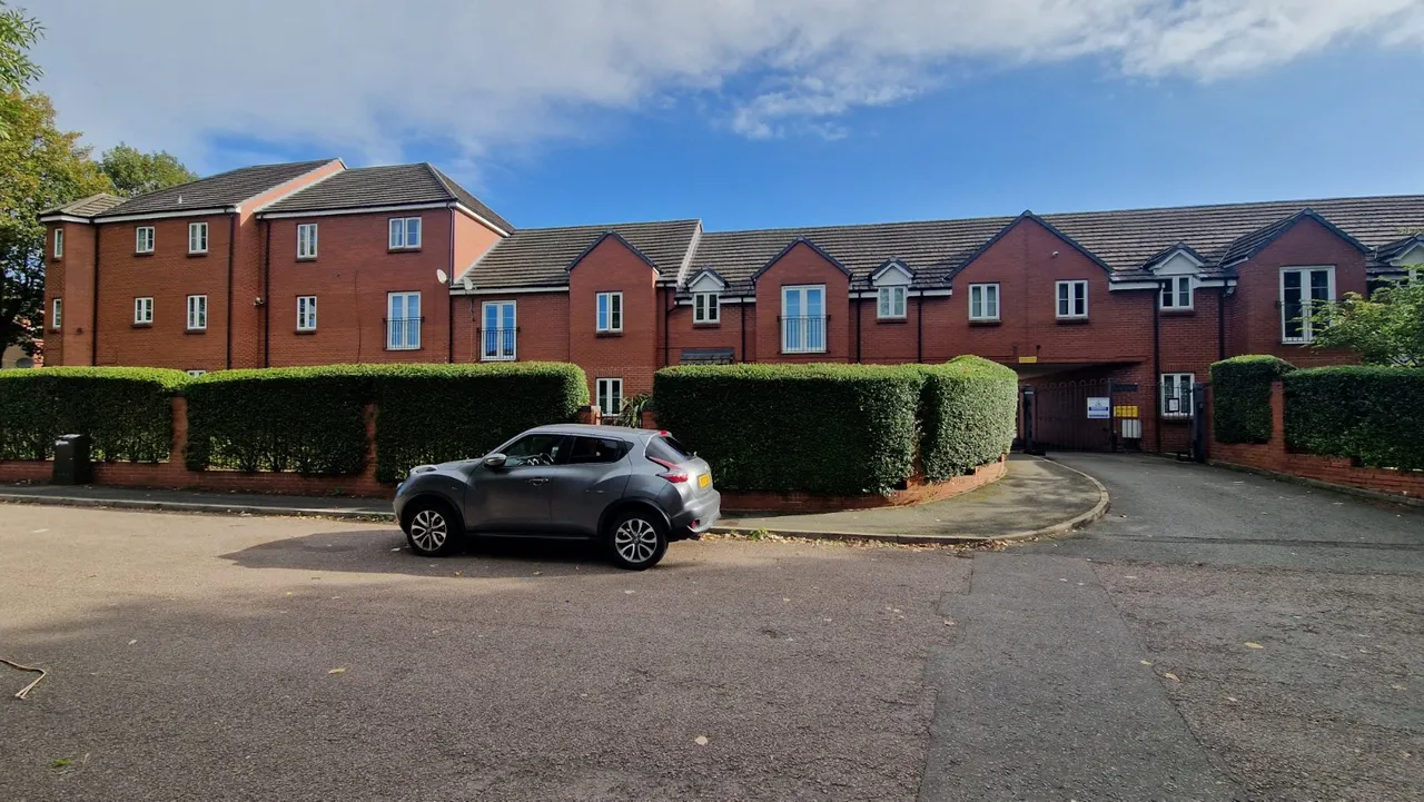 Hilton Place, Bilston, WV14, photo 9