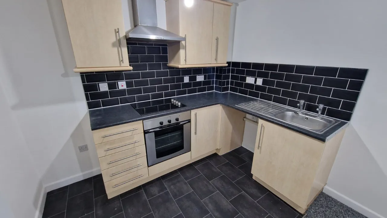 Hilton Place, Bilston, WV14, photo 3