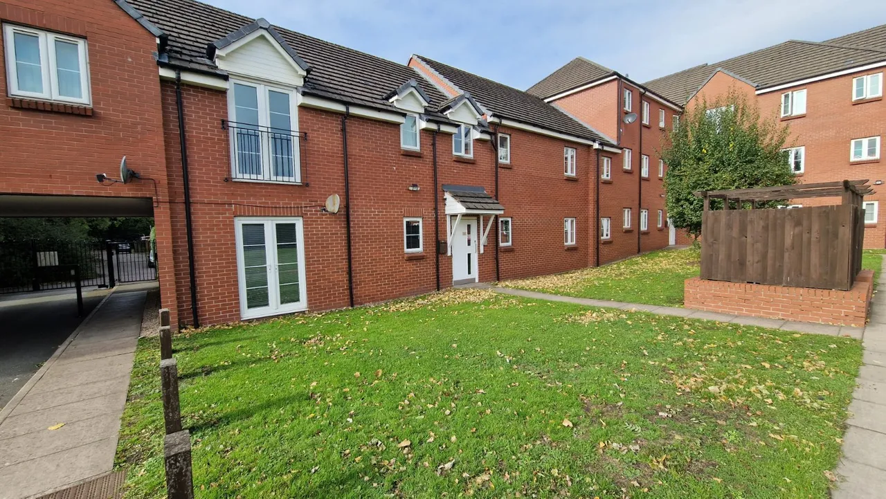Hilton Place, Bilston, WV14, photo 10