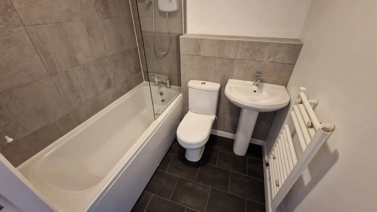 Hilton Place, Bilston, WV14, photo 7
