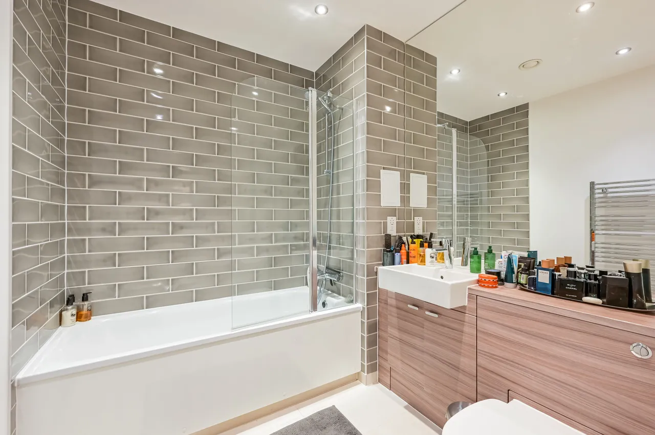 Flat 62, Boyd Building, 13 Hudson Way, London, photo 10