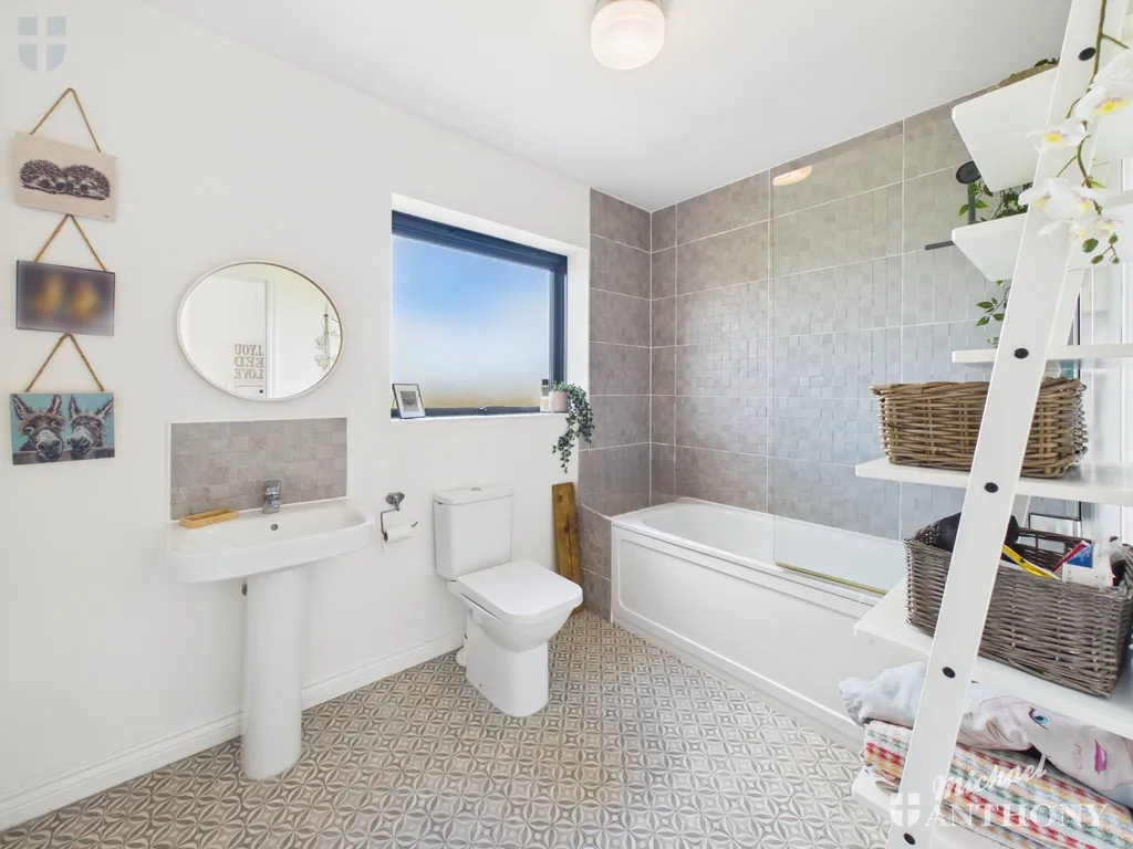 Sierra Drive, Aylesbury, HP18, photo 11