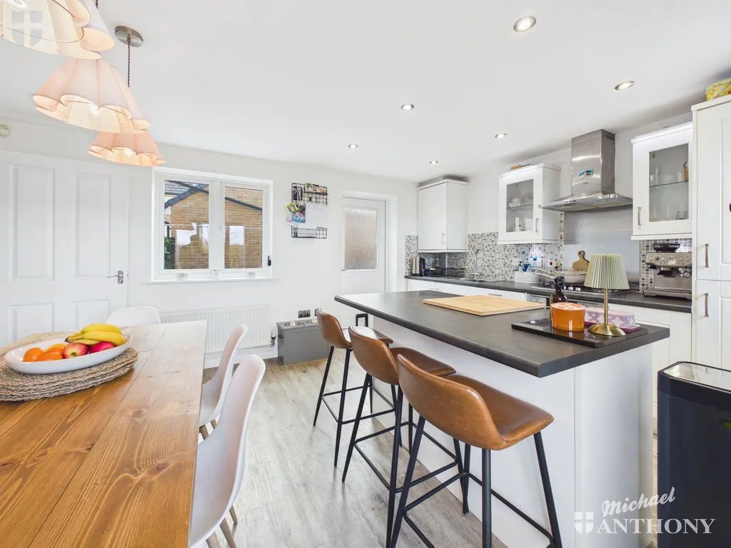 Sierra Drive, Aylesbury, HP18, photo 18