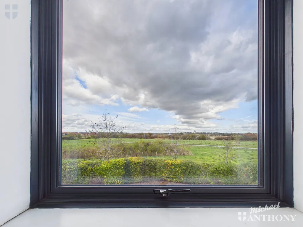 Sierra Drive, Aylesbury, HP18, photo 13