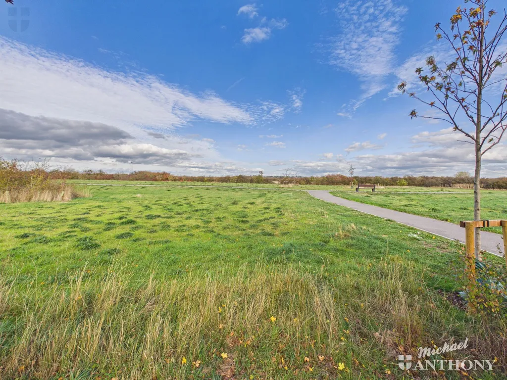 Sierra Drive, Aylesbury, HP18, photo 3