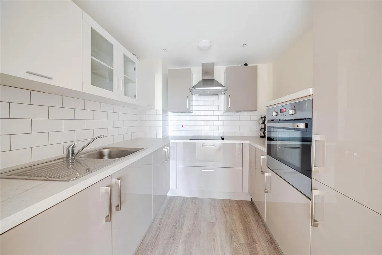 Laindon Road, Billericay, CM12, photo 4