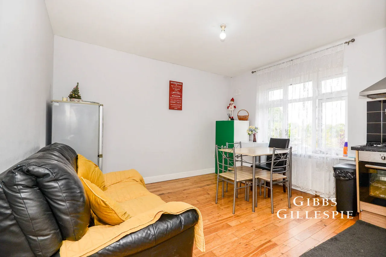 Roxeth Green Avenue, Harrow Fees Apply, HA2, photo 2