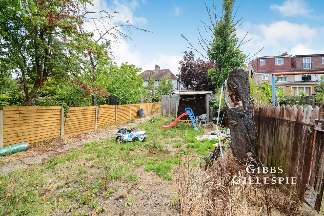 Roxeth Green Avenue, Harrow Fees Apply, HA2, photo 9