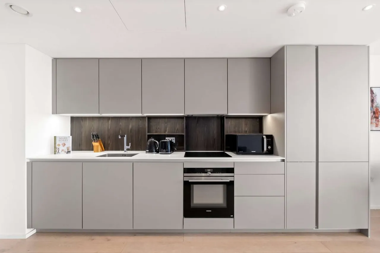 York Place, London, SW11 3JE, photo 8