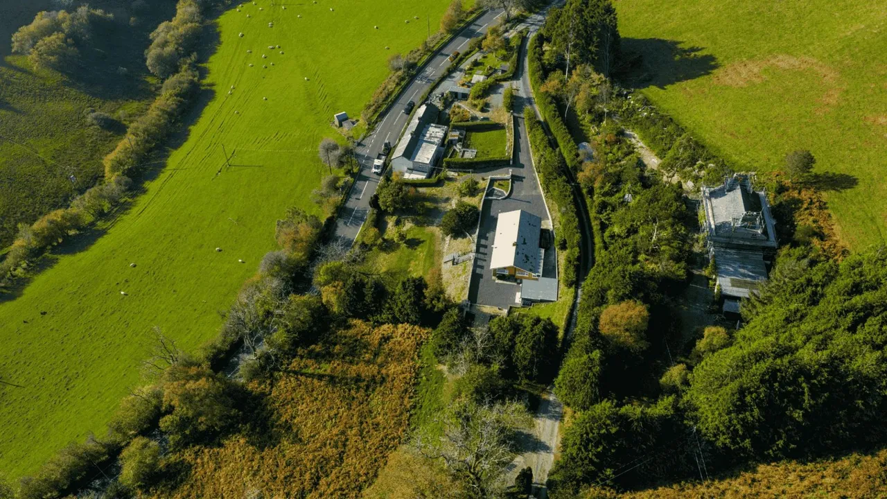 4 bed house for sale, Tirnanog, Cwmbrwyno, SY23