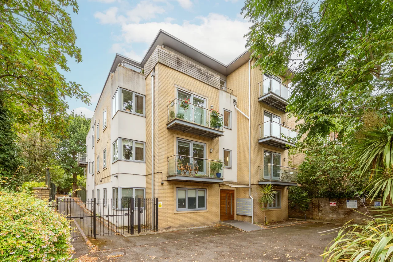2 bed flat for sale — Upper Richmond Road, London, SW15