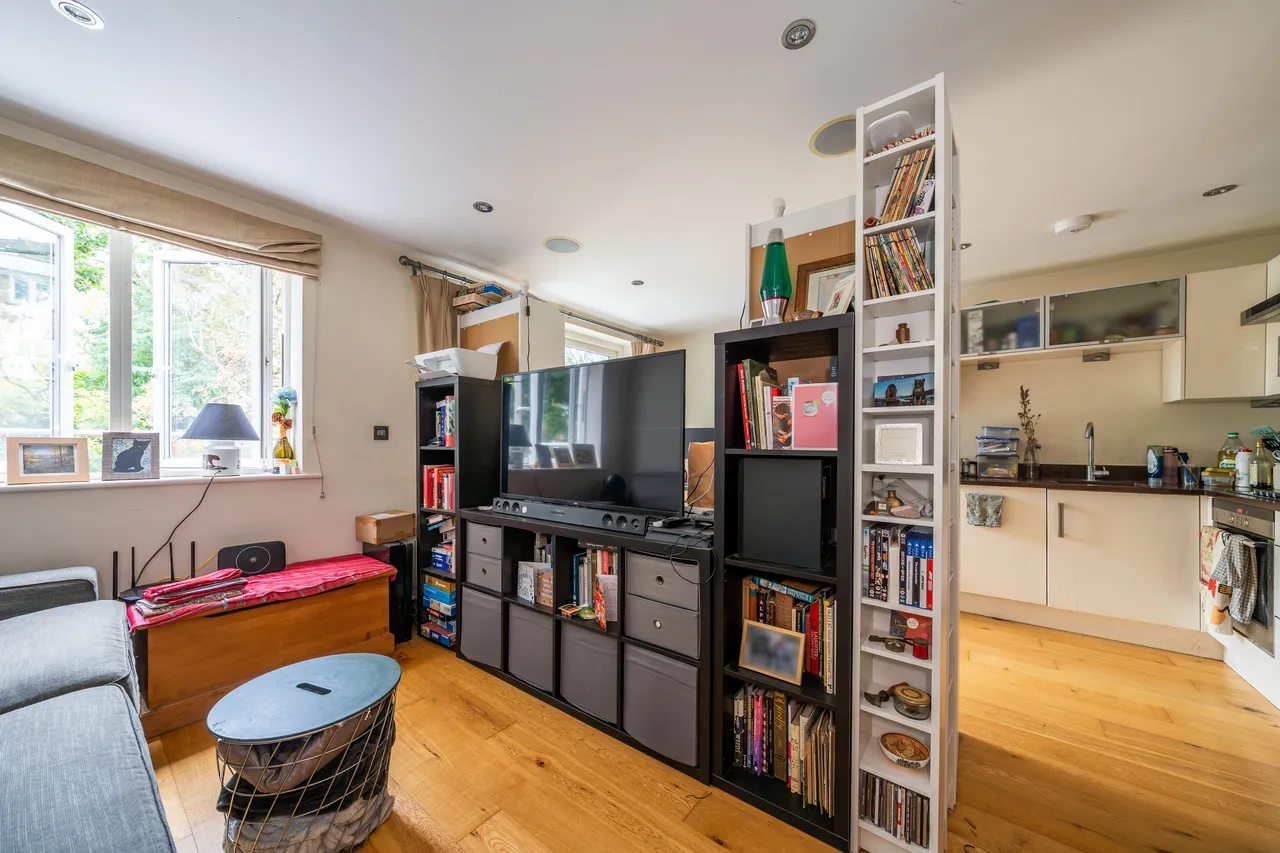 Upper Richmond Road, London, SW15, photo 2