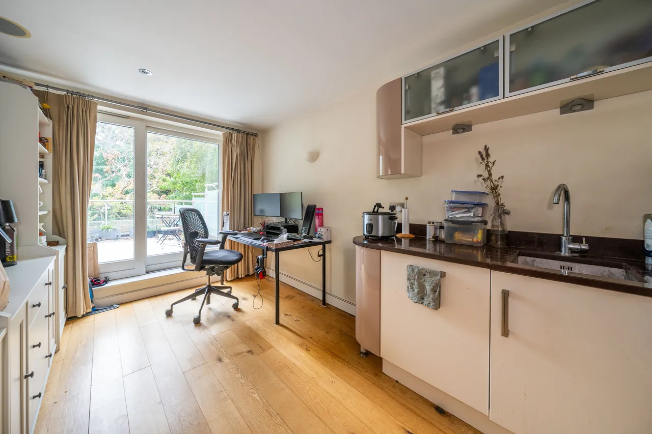 Upper Richmond Road, London, SW15, photo 10