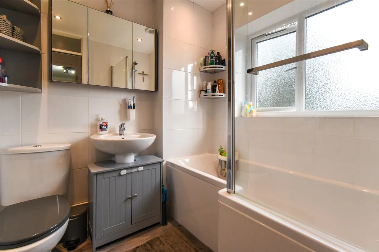 Rosebay Gardens, Hook, Hampshire, RG27 9PN, photo 6