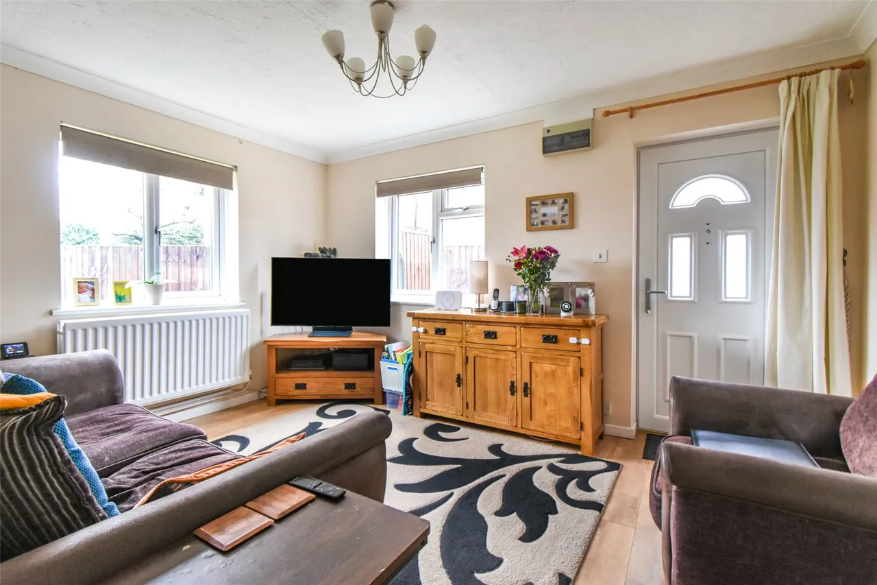Rosebay Gardens, Hook, Hampshire, RG27 9PN, photo 3