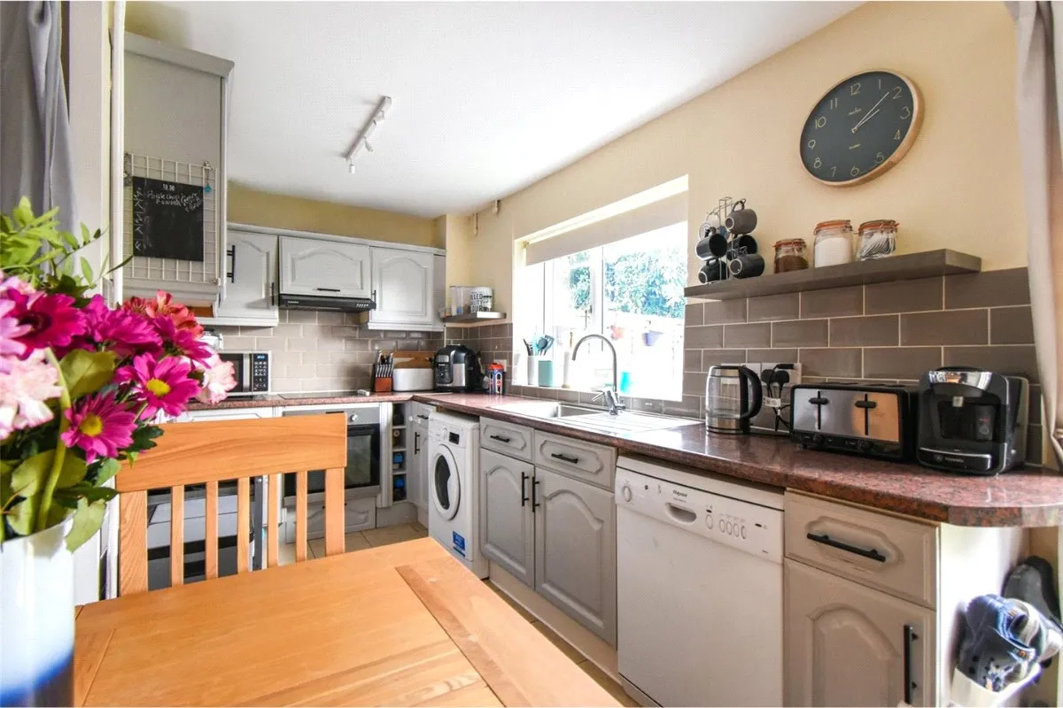 Rosebay Gardens, Hook, Hampshire, RG27 9PN, photo 5