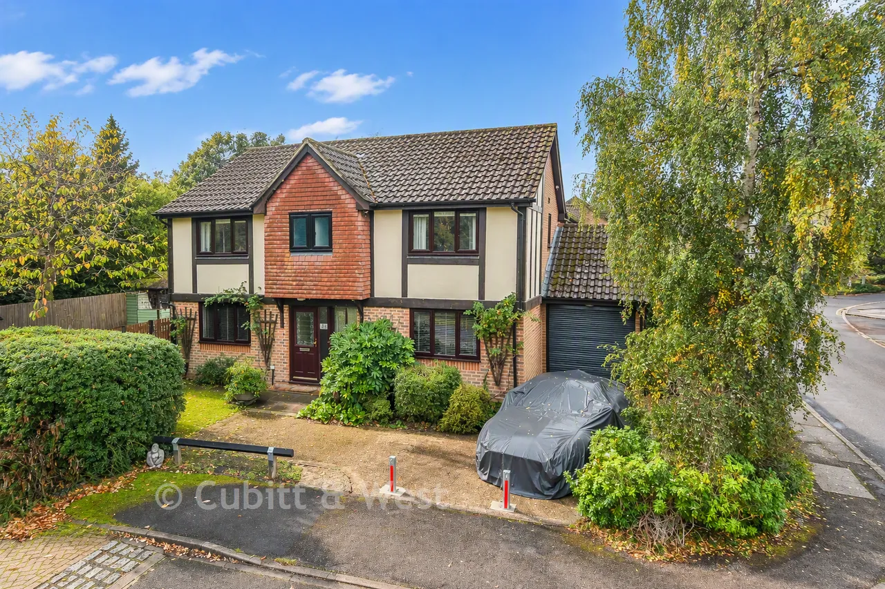 5 bed house for sale, Carlton Tye, Langshott, RH6
