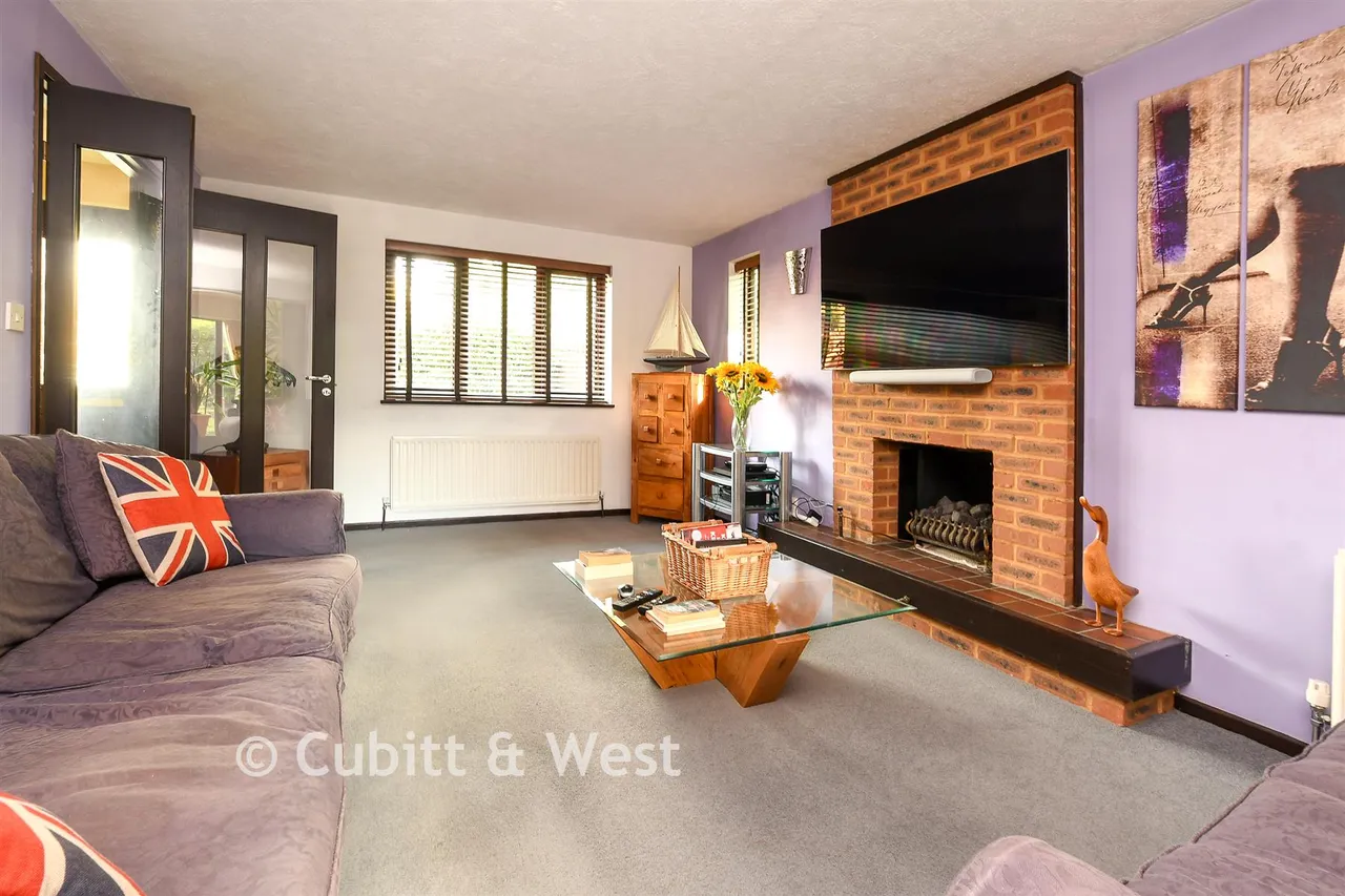 Carlton Tye, Langshott, RH6, photo 11