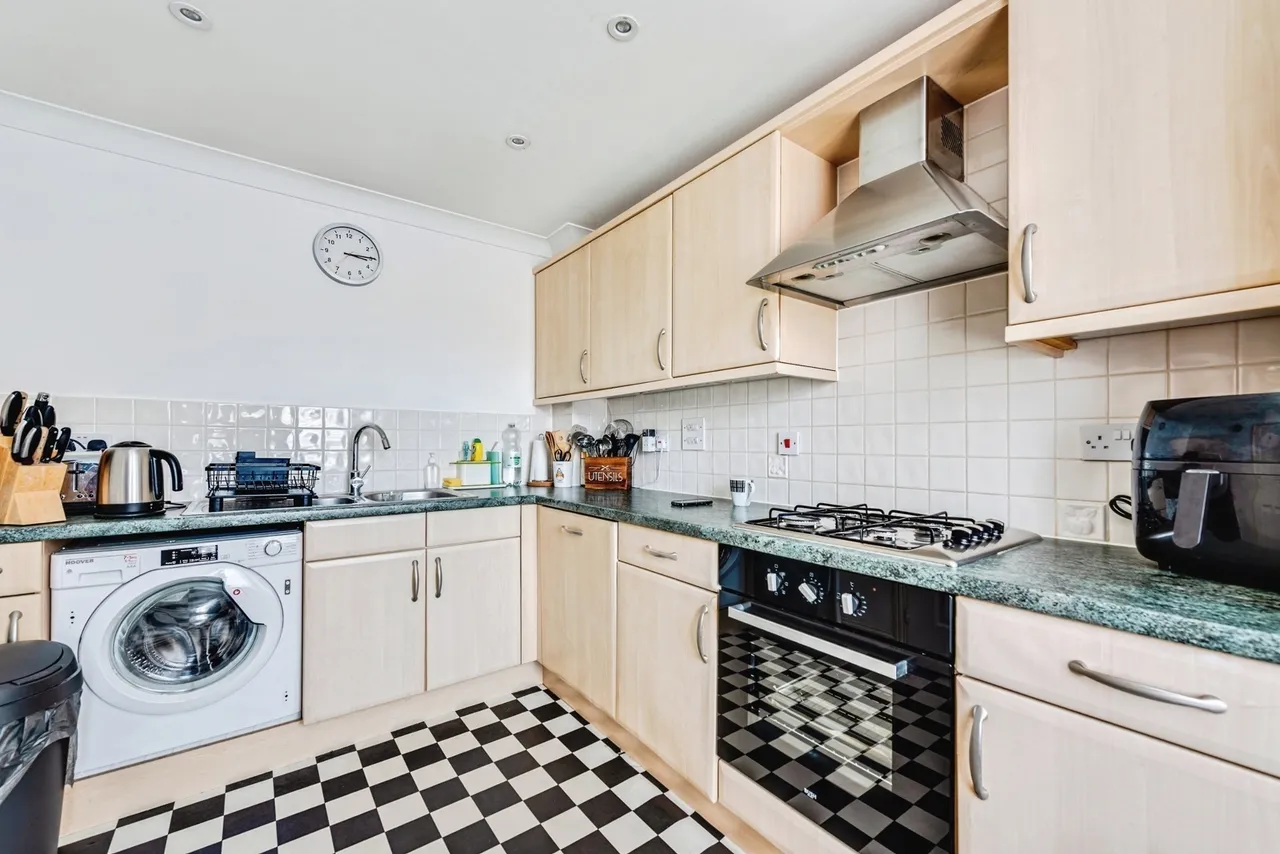 Sawyer Road, Swindon, Wiltshire, SN25, photo 2