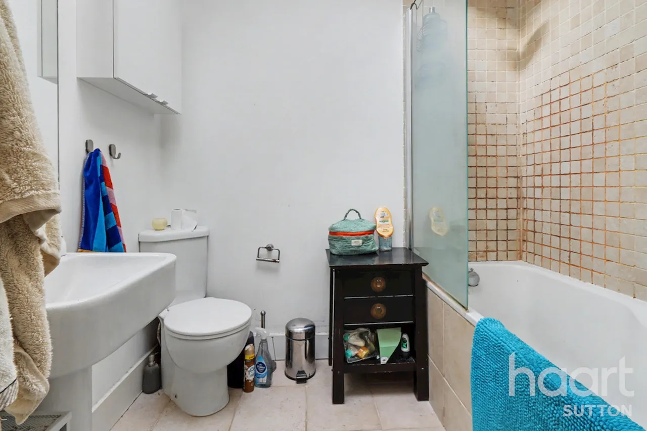 Wimbledon Hill Road, London, SW19, photo 6