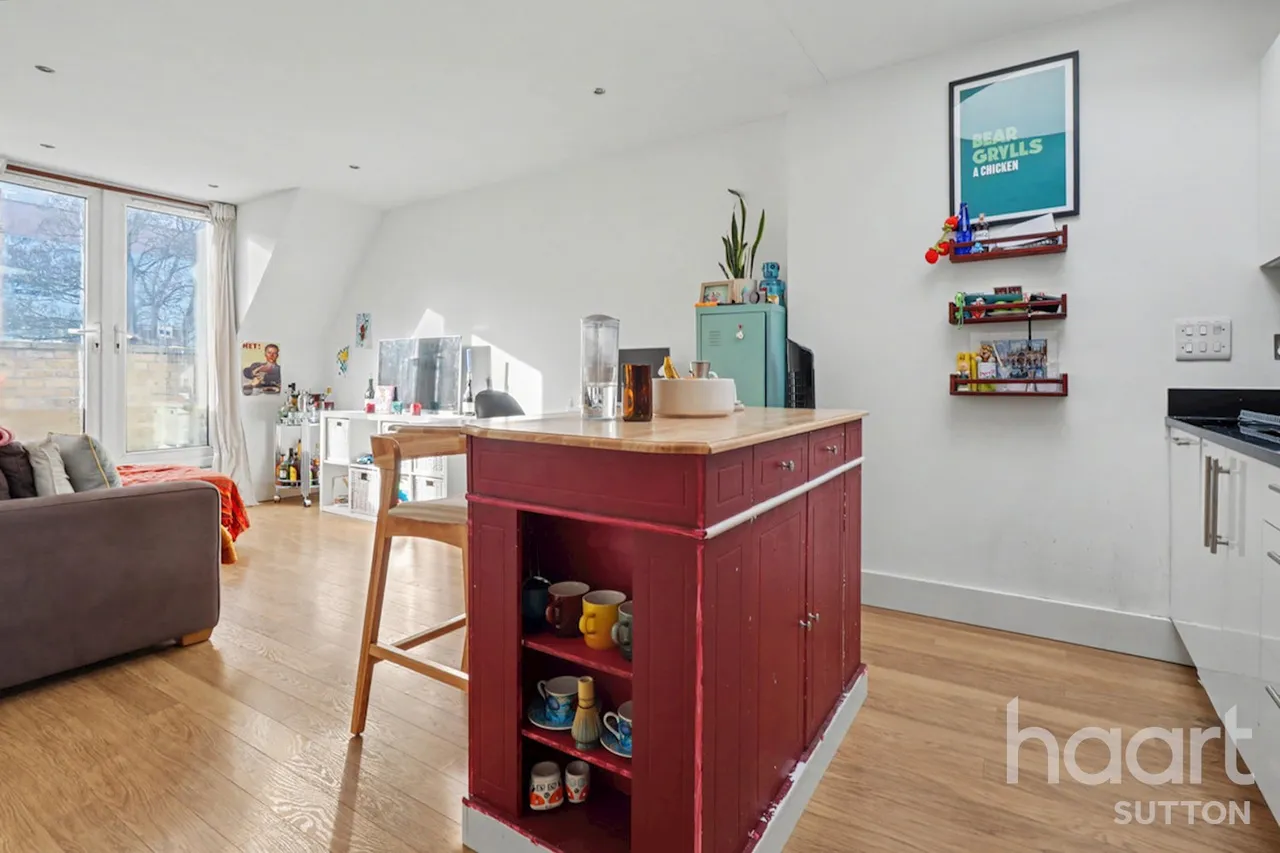 Wimbledon Hill Road, London, SW19, photo 2