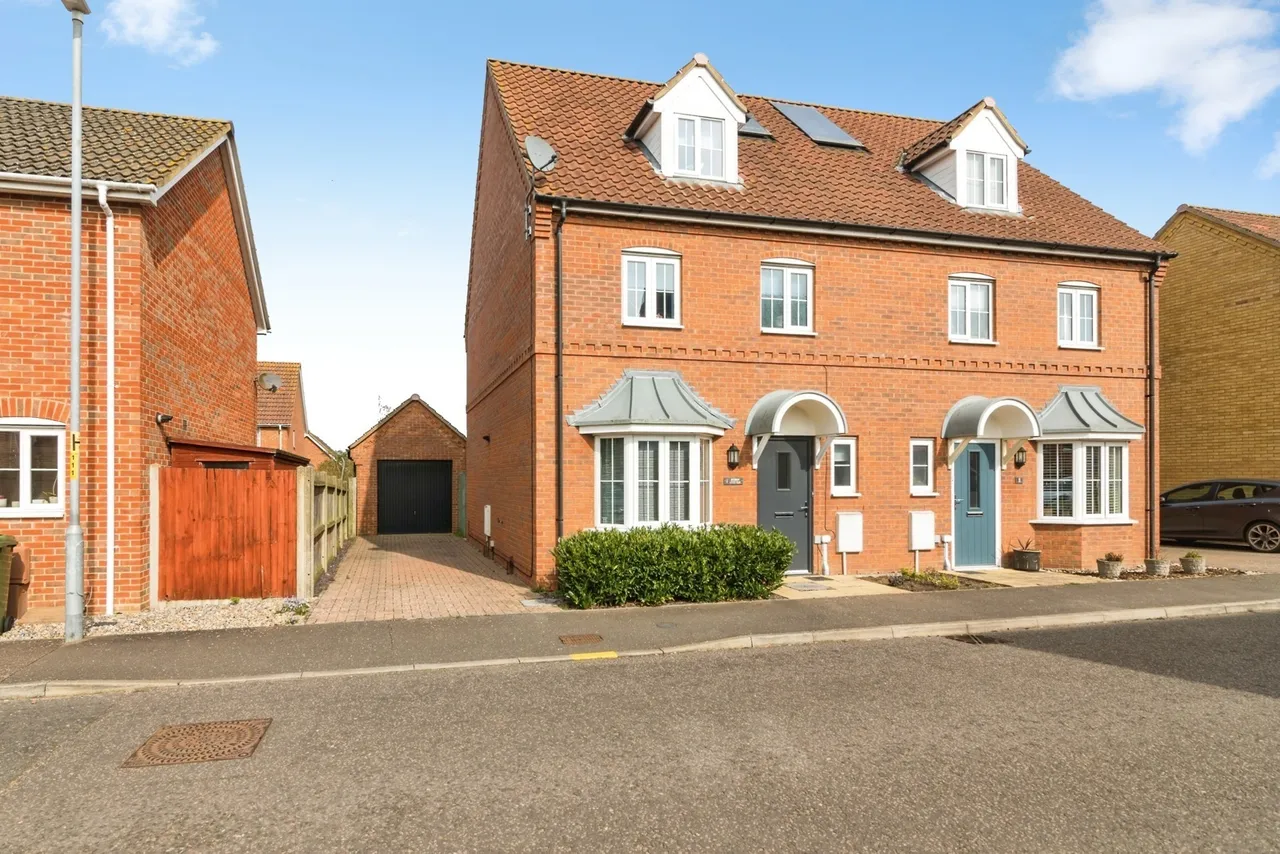 4 bed house for sale — Robin Avenue, Harleston, Norfolk, IP20