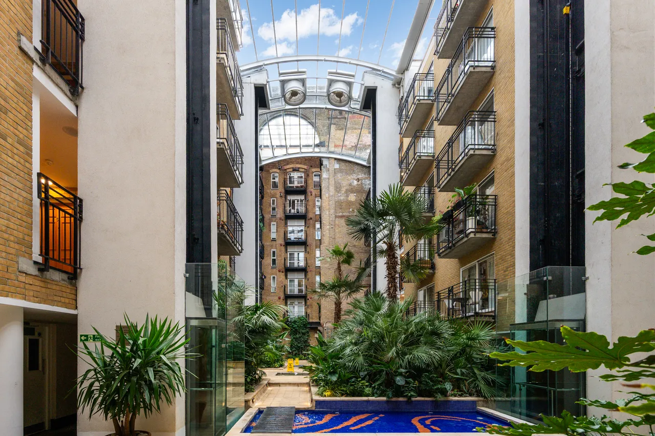 High Timber Street, London, EC4V, photo 2