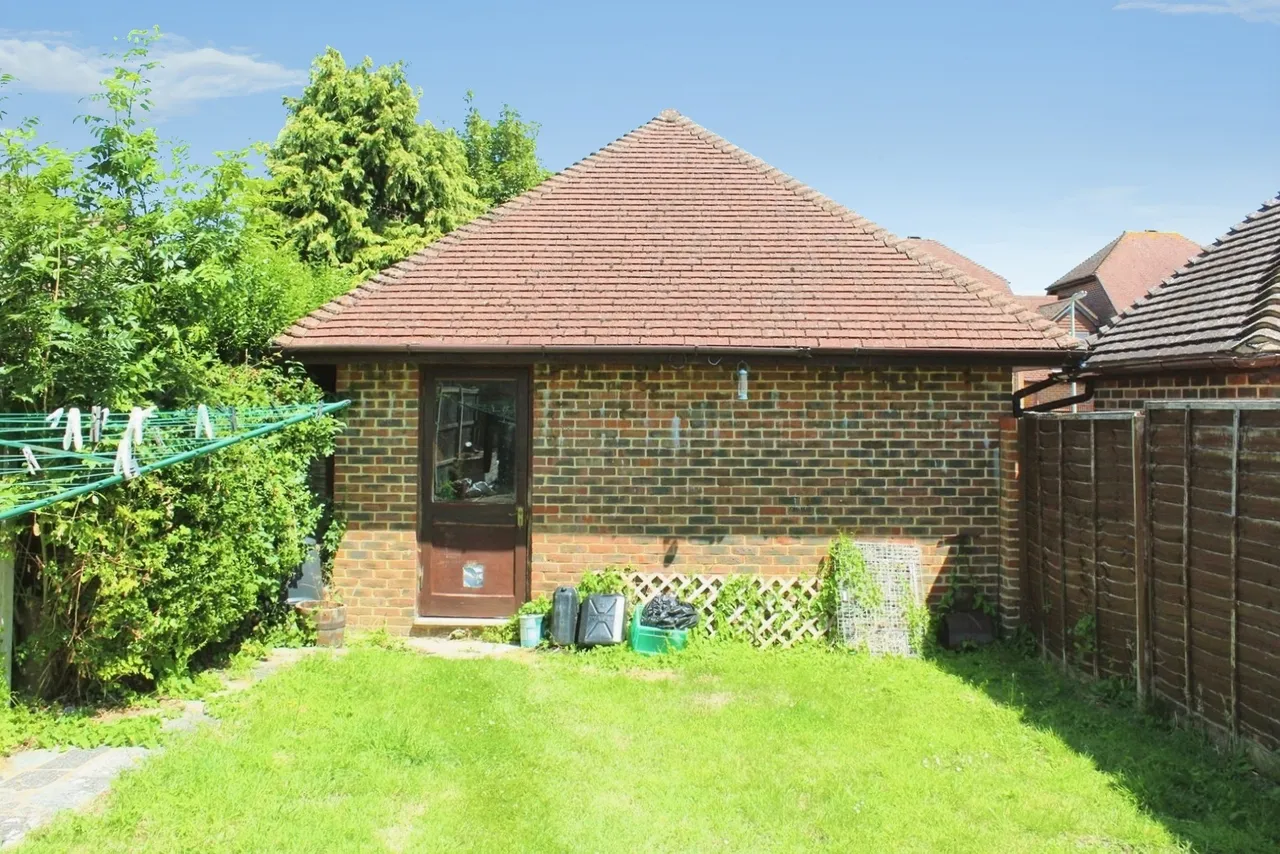 The Green, Badshot Lea, Farnham, Surrey, GU9 9LB, photo 5