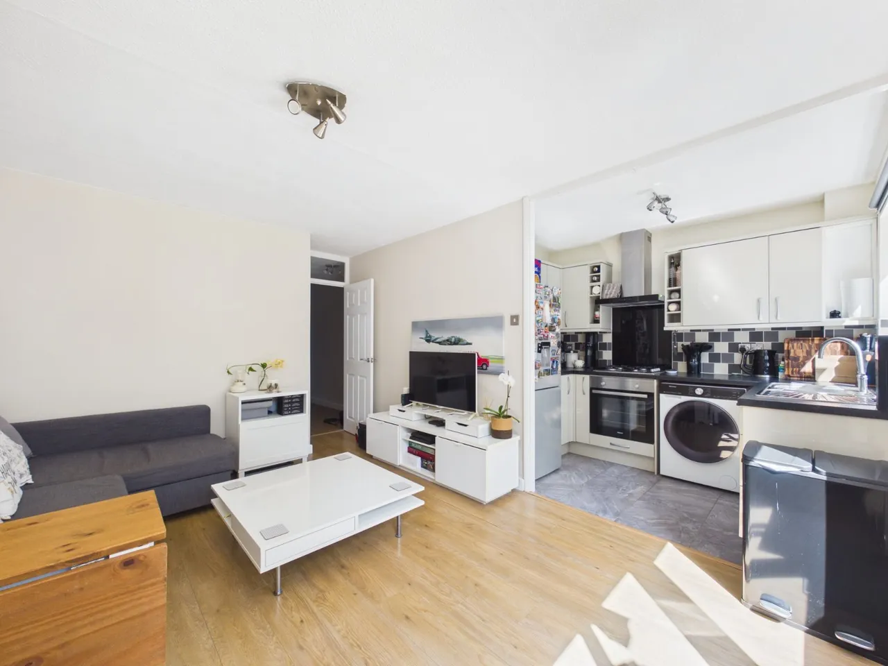 Westland Close, Stanwell, TW19, photo 2