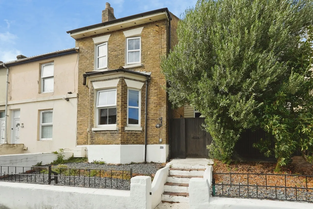 3 bed house for sale — Odo Road, Dover, Kent, CT17