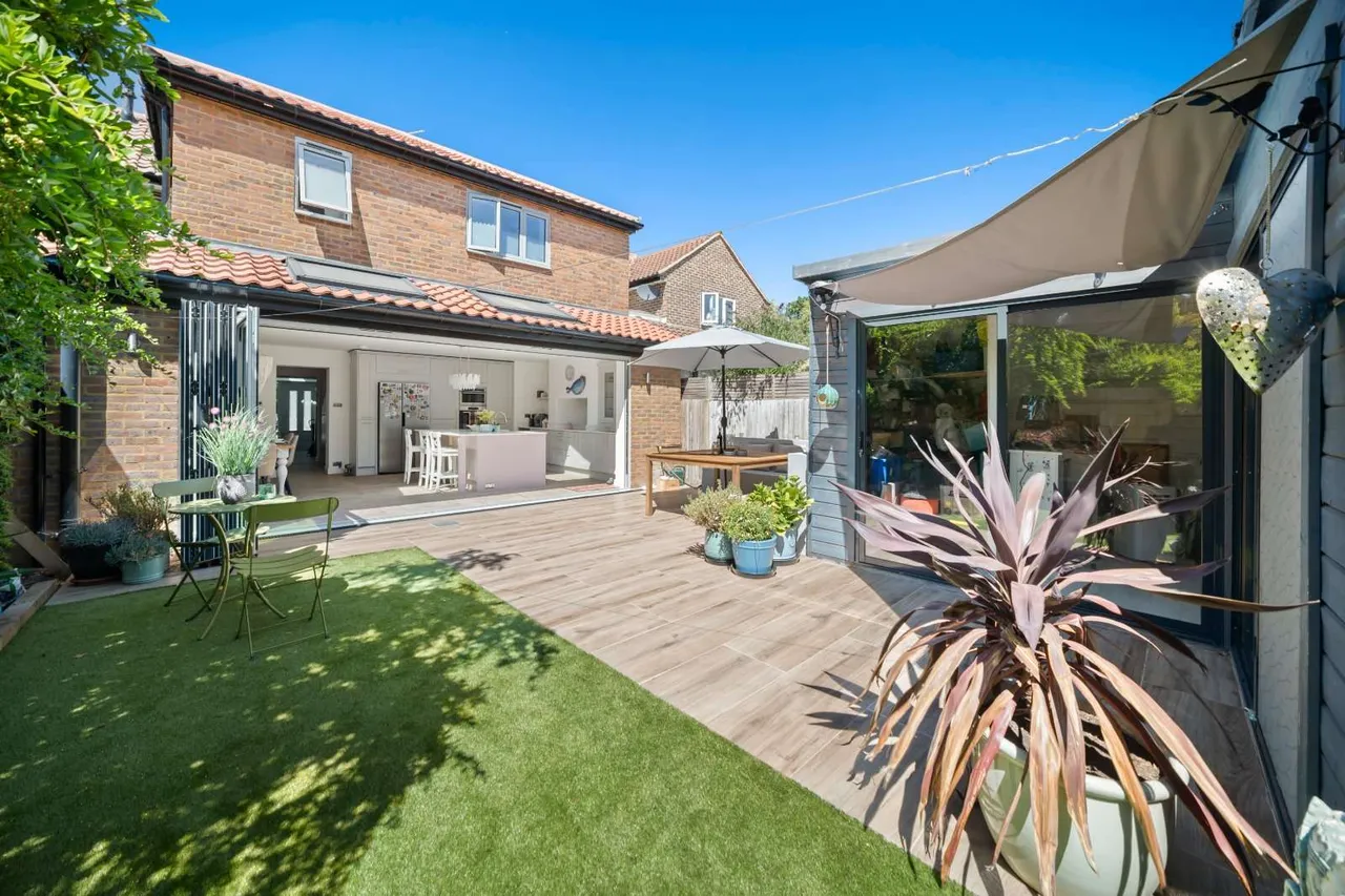 Chester Road, Wimbledon, London, SW19 4TW, photo 2