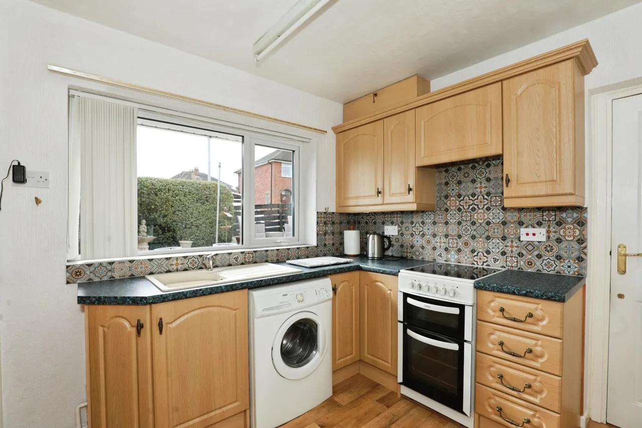Courtway Drive, Sneyd Green, ST1, photo 6