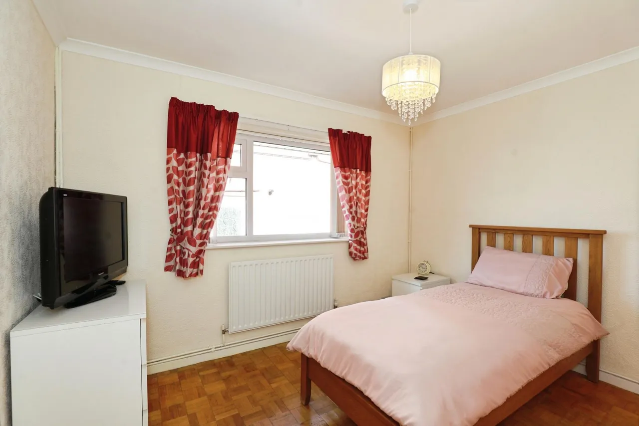 Courtway Drive, Sneyd Green, ST1, photo 16