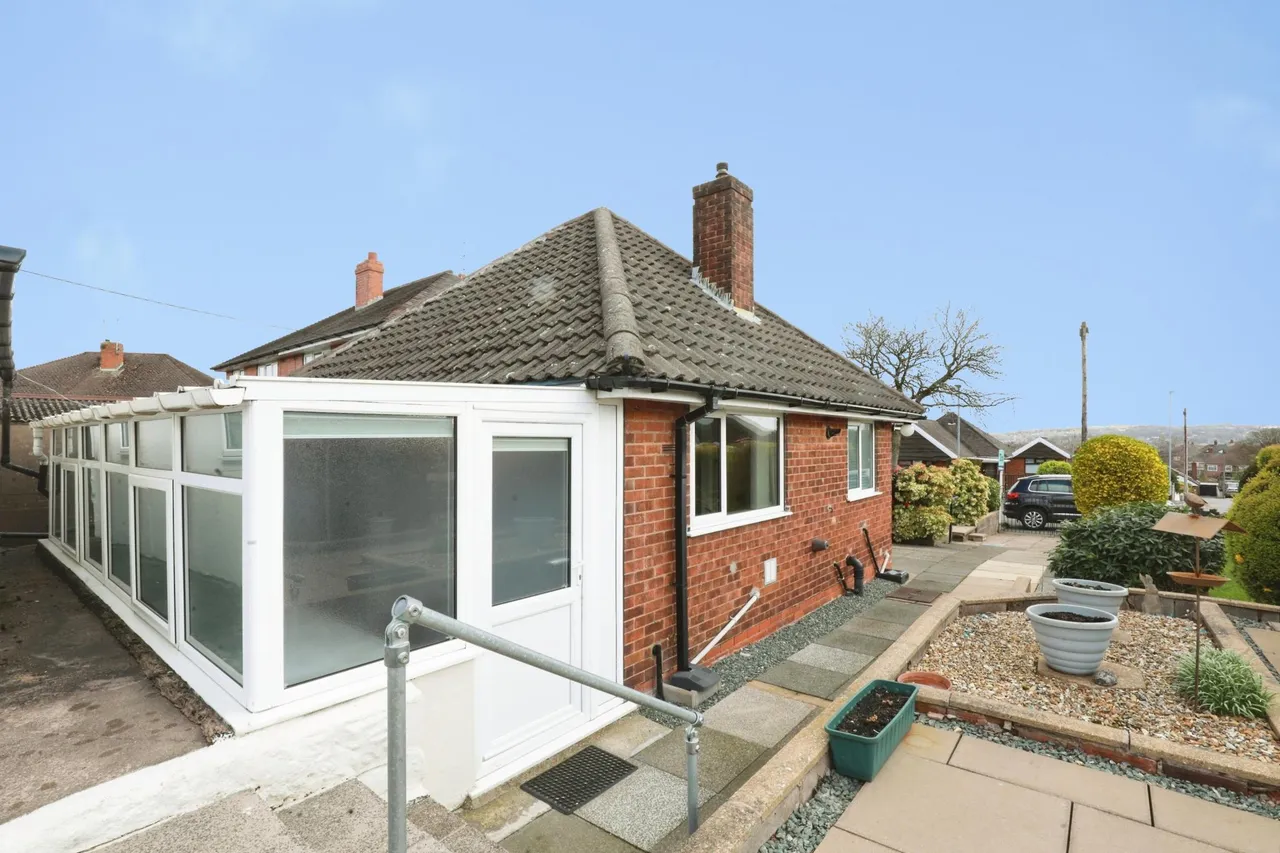 Courtway Drive, Sneyd Green, ST1, photo 19