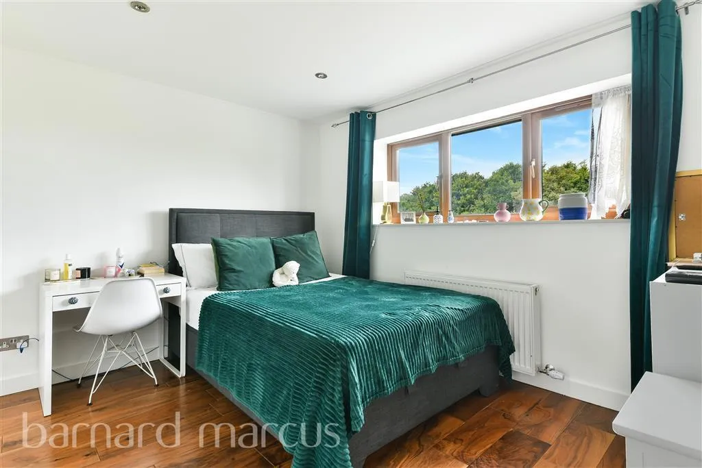 Sparrow Farm Drive, Feltham, TW14, photo 3