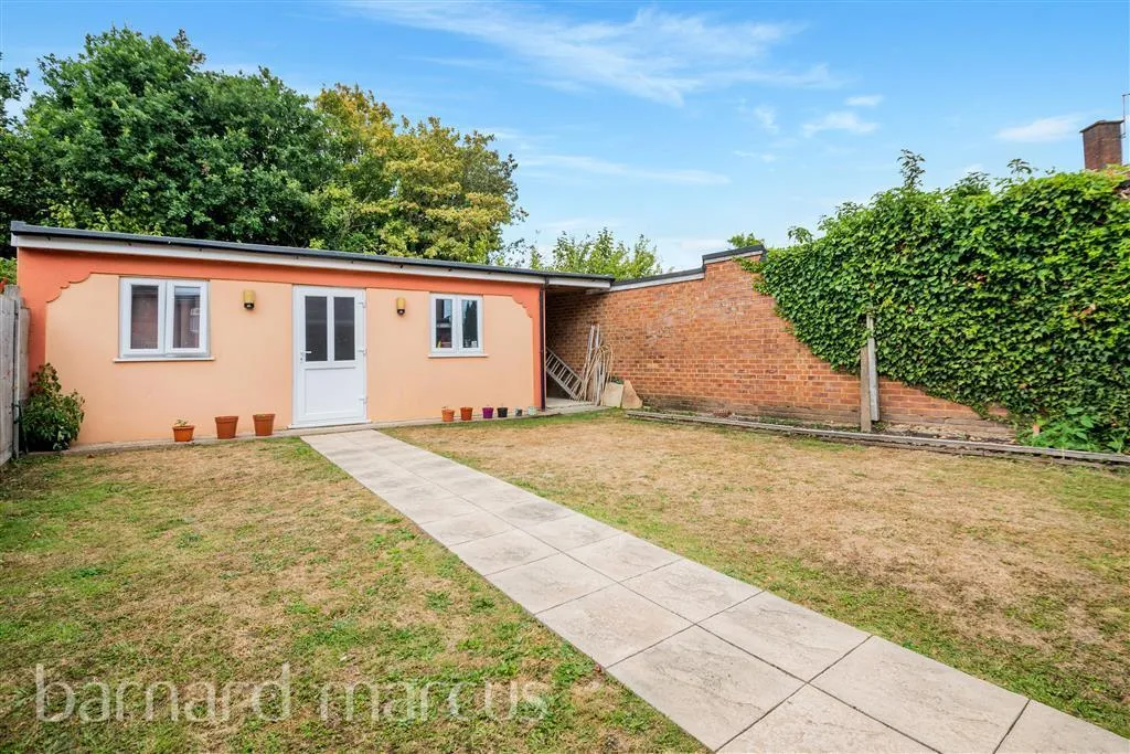 Sparrow Farm Drive, Feltham, TW14, photo 7