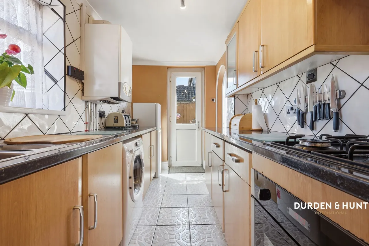 Nutcombe Crescent, Rochford, SS4, photo 8