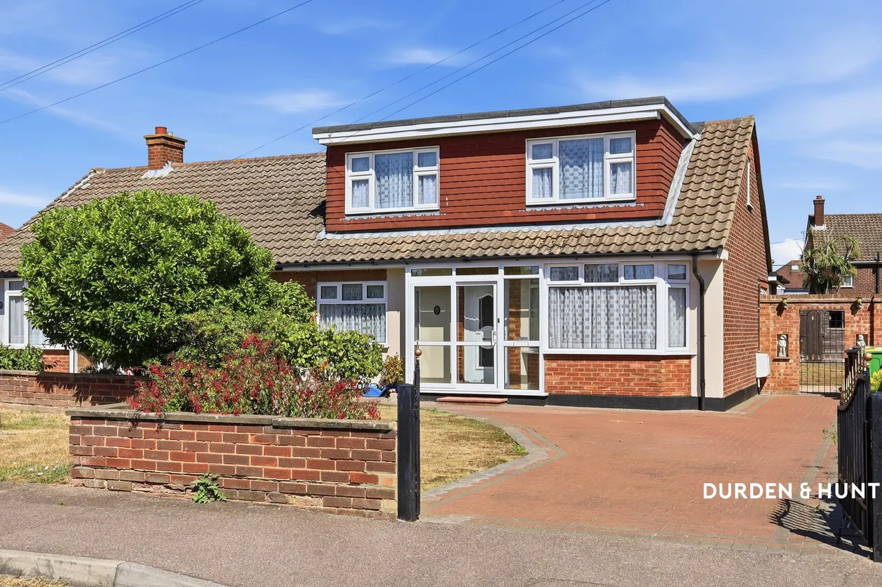 4 bed house for sale, Nutcombe Crescent, Rochford, SS4