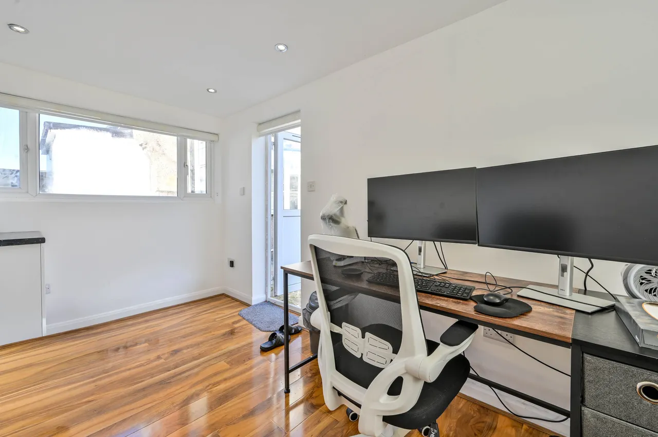 276 Malden Way, New Malden, photo 11