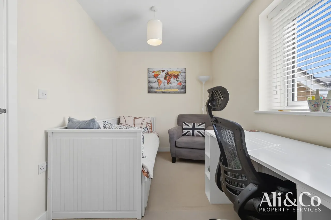 Woodside Close, Grays, Essex, RM16 2DN, photo 13