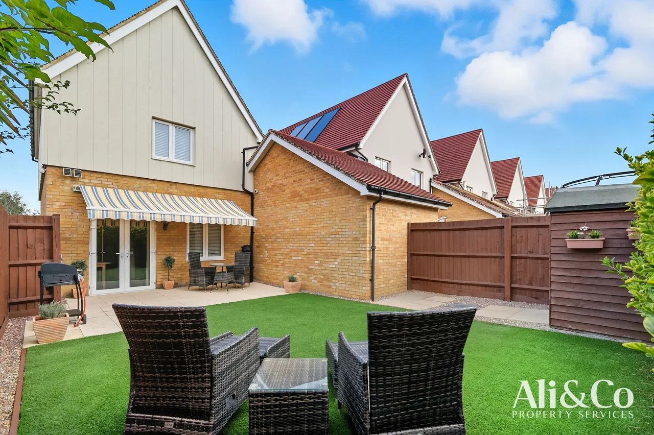 Woodside Close, Grays, Essex, RM16 2DN, photo 2