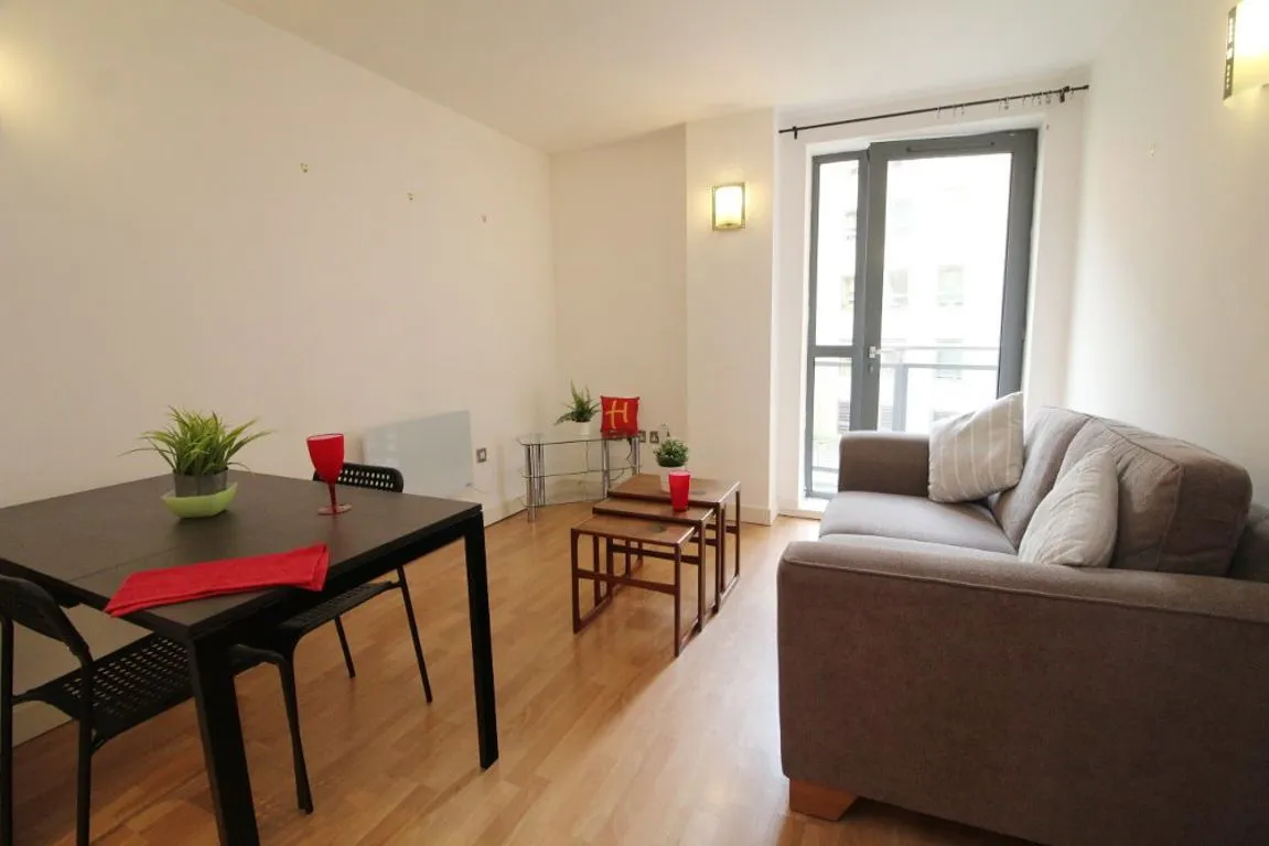 1 bed property to rent, WestOne Apartments, S3